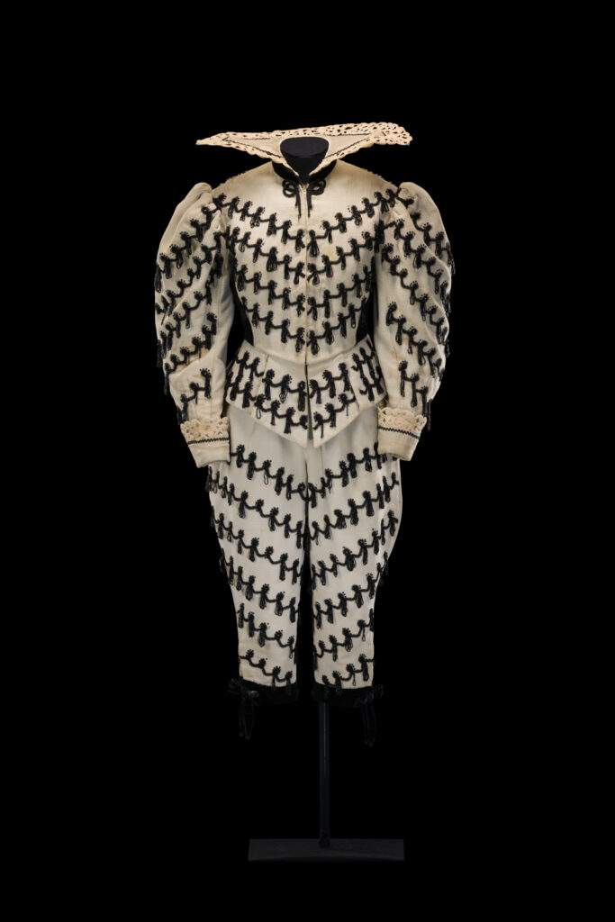 Costume de Christian Bérard pour Don Juan (Louis Jouvet) dans «Don Juan ou le Festin de Pierre», mise en scène de Louis Jouvet, costumes de. Paris, Théâtre de l’Athénée, 1947.Coll. CNCS / Don de la Succession de Pierre Bergé© CNCS / Florent Giffard